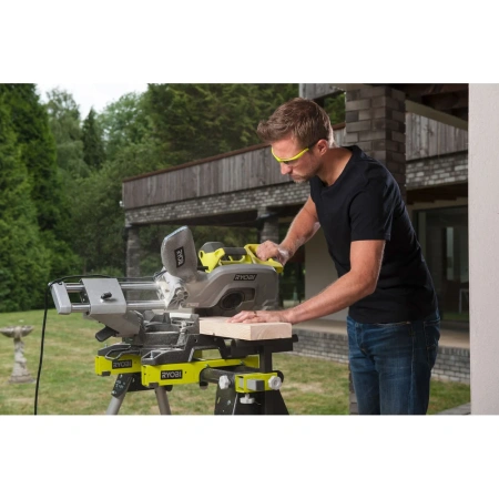 фото торцовочная пила ryobi ems305rg
